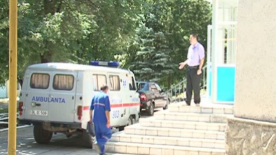 В Фалештах достаточно карет скорой помощи, но катастрофически не хватает врачей.