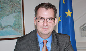 Reacții ale politicienilor la decizia șefului Guvernului de a amâna tratatul energetic cu UE