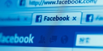 Atunci când prietenii trimit un mail pe adresa de Facebook.com a utilizatorului, acesta apare în căsuța de mesaje. 