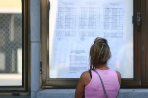 Cele mai multe note insuficiente au fost la matematecă: 40 la sută şi  34 % -la fizică. Nota medie lobţinută la toate examenele este 6, 7 la examene.