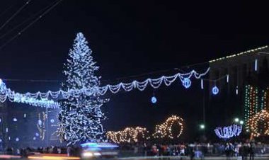 La trecerea dintre ani, în intervalul 23.59 - 00.15, va fi organizat un foc de artificii. 