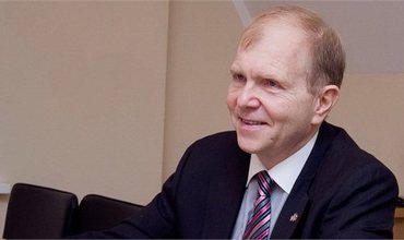 Чрезвычайный и Полномочный Посол США в РМ Уильям Мозер.