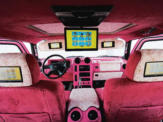 David Strickland a insistat ca orice gadget conectat la internet care se afla in autoturism poate fi folosit ca arma pentru joaca hackerilor.