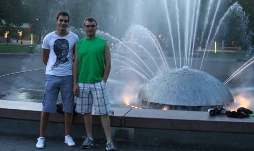 Daniel (21 de ani ) şi Nicolae Mogoreanu (27 de ani) sunt doi fraţi din Chişinău care au reuşit să ajungă printre cei opt basarabeni angajaţi în birourile cunoscutei corporaţii americane. 