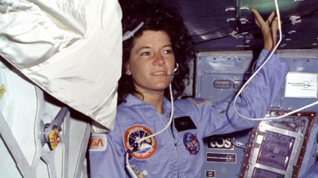 S-a angajat la NASA în 1978, după ce a răspuns unui anunţ apărut în ziarul facultăţii