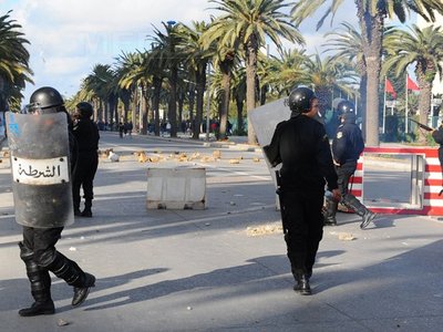 Starea de urgenţă a fost prelungită până la sfârşitul lui ianuarie 2013 în Tunisia