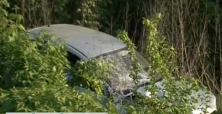 Un automobil s-a tamponat cu un tren pe o trecere de cale ferată din raionul Străşeni. 