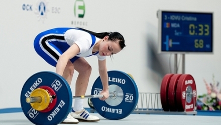 Iovu nu a avut adversari la stilul smuls, reuşind să ridice 92 de kilograme pe halteră.