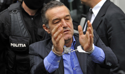 Imediat după anunţul judecătorilor, Gigi Becali a intrat în direct la Romania Tv, declarând că el nu crede că decizia judecătorilor este acesta.