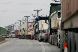 Camioanele și tirurile, interzise pe drumurile naționale