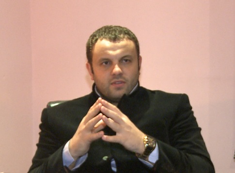 Дизайнер-модельер Даниэль Раковицэ.