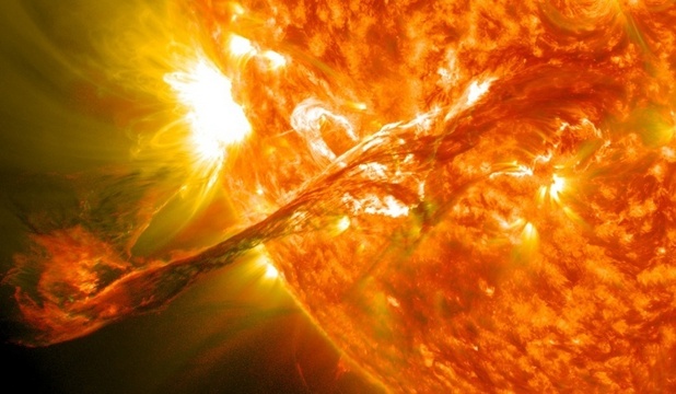 Pe măsură ce el atinge vârful de activitate, din ce în ce mai multe furtuni solare şi plasmă vor fi îndreptate spre no