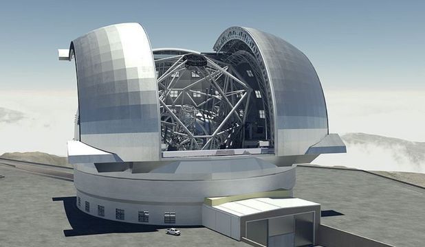 Construirea E-ELT va costa în final suma de 1,083 miliarde euro, iar oficialii din cadrul ESO declară că mega-telescopul va fi funcţional începând cu anul 2020. 
