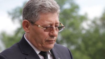 În sesizare, deputatul comunist atenționează că, potrivit legii, președintele Parlamentului beneficiază de automobil și pază de stat