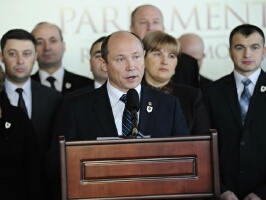  Partidul Liberal Democrat din Moldova califică drept aberaţii declaraţiile făcute astăzi de liderul PL,  Mihai Ghimpu.
