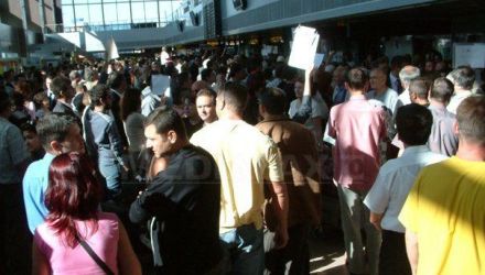 Aeronava avea la bord 156 de pasageri, aceştia fiind evacuaţi.