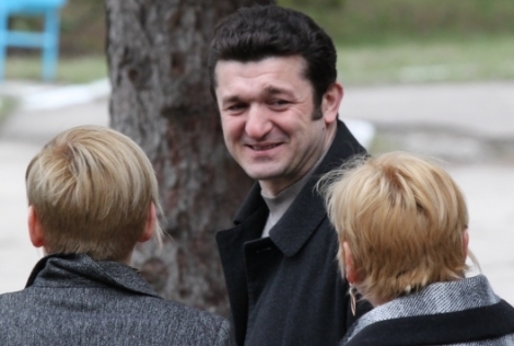 Юрий Мунтян поздравил депутатов с Международным днем кукловодов.