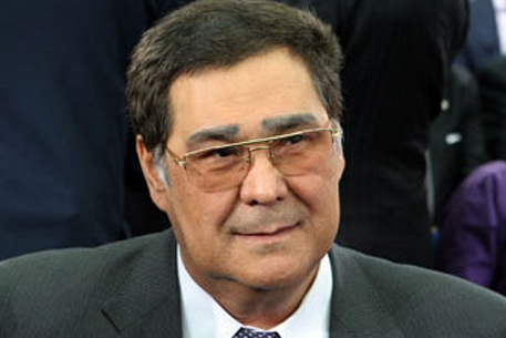 Аман Тулеев в результате ДТП получил травму ноги.