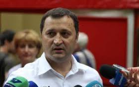 În timp ce deputații din AIE nu au avut nici o nemulțumire pe marginea proiectului, deputații PCRM nu au ezitat să-l critice.