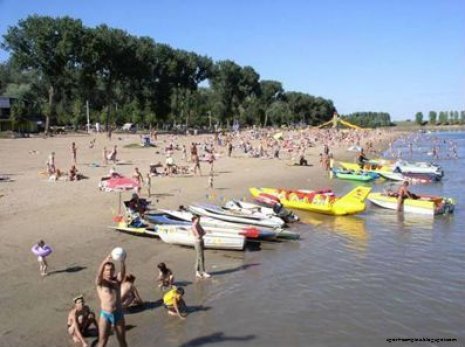 Prin urmare, oamenii sunt atenţionaţi să evite scăldatul în aceste bazine