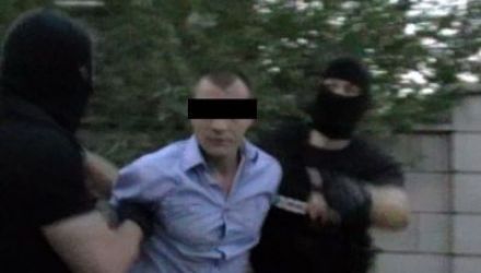 Serghei Mihailov este acuzat de deținere de arme și droguri în proporții deosebit de mari. 
