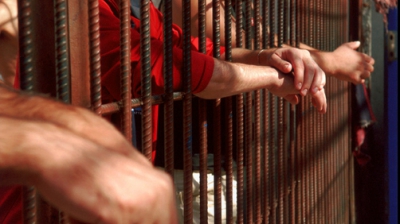 La fel și anchetatorii au refuzat să dea vreun nume sau măcar să precizeze dacă gruparea este condusă din interior sau din libertate.