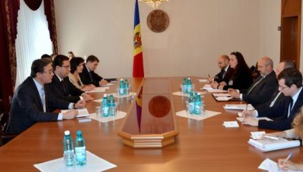 Tot astăzi, oficialul european s-a întâlnit cu preşedintele Nicolae Timofti, dar și cu premierul Vlad Filat.