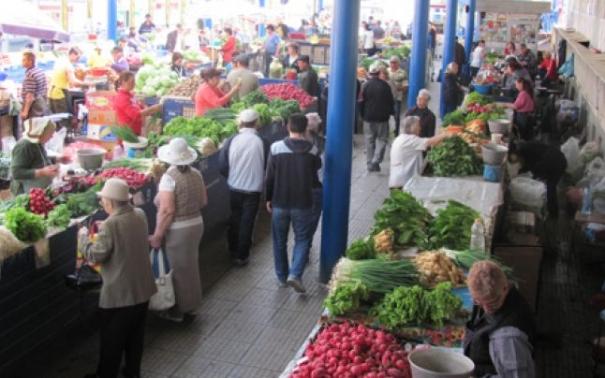 Iniţiativa aparţine deputaţilor PD şi prevede facilitarea accesului agricultorilor şi a producătorilor autohtoni la spaţiile comerciale. 