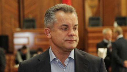  Mama deputatului, Eugenia Ceban a fost demisă în luna martie pe motiv că ajunsese la vârsta de pensionare.