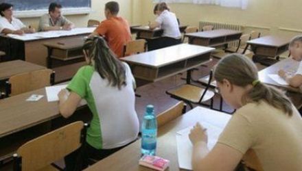 In cazul repetării situațiilor, vor fi anulate și examenele și lucrările.