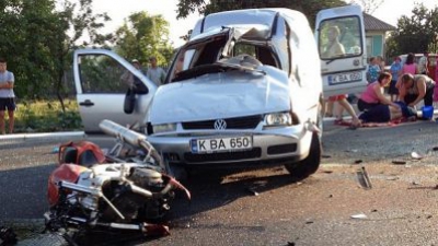 În weekendul trecut, s-au produs peste 20 de accidente rutiere, iar majoritatea lor au avut loc din cauza şoferilor vitezomani. 