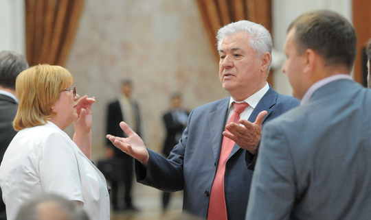 Voronin, critică dur atitudinea de toleranță a șefului statului, Nicolae Timofti, față de decizia Parlamentului privind desfășurarea ședinței pe marginea problemei transnistrene cu ușile închise.