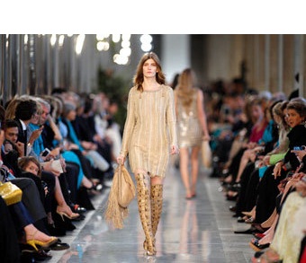 Показ Salvatore Ferragamo в Лувре. Фото: Reuters