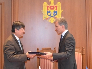  Aflat în vizită la Chişinău, Ambasadorul Republicii Coreea, cu sediul la Kiev, a avut o întrevedere cu şeful diplomaţiei moldoveneşti