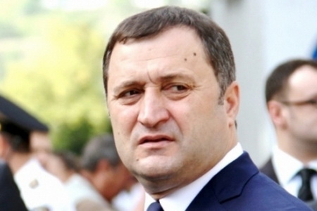 Фракция Филата в парламенте в ближайшее время должна инициировать отмену постановления о выражении вотума недоверия Плахотнюку.