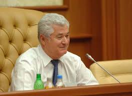 Comunistul afirmă că deși nu-l recunoaște în calitate de șef de stat, nu vrea să se implice în demiterea lui.