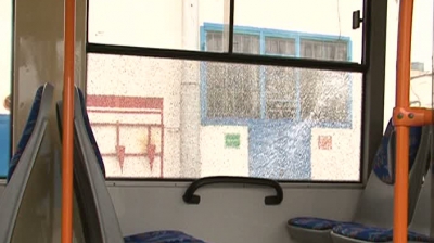Troleibuzul de pe ruta 28 a rămas fără geam în timp ce se întorcea în parcul de troleibuze.
