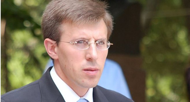 Pentru a fi mai convingător, Dorin Chirtoacă a adus la şedinţa Primărieimai multe poze, care demonstrează cât e de curat oraşul pe care l-a vizitat