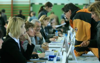 Работодатели могут оплачивать первые пять дней нетрудоспособности работников.