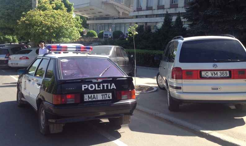 Bărbatul care a anunțat alarma riscă amendă de 10 mii de lei și 2 ani de pușcărie.