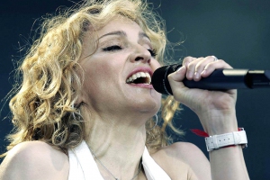 În procesul deschis la Los Angeles este reamintit faptul că Madonna a încasat sume uriaşe de bani cu piesa "Vogue", de la lansarea sa în 1990.
