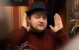Nu sunt invidios și nici rău, dar nu cred că ar trebui să le dăm tuturor celor care cântă cu fonograma în Republica Moldova titlul de „Artist al Poporului”