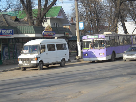 Лицензирование внутренних пассажирских перевозок позволит повысить безопасность автомобильных перевозок. Фото: provesti.org