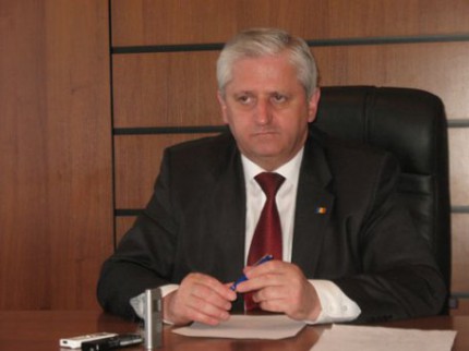 Vorbesc oamenii care doresc să redirecţioneze problema în altă direcţie. Eu sînt membru a PLDM, deci despre ce fel de partid poate fi vorba?