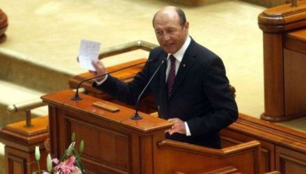 Judecătorii Curţii Constituţionale au fost ameninţaţi cu înlăturarea