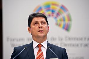 UE nu pare foarte interesată de dimensiunea ei estică, iar  ultimul summit al Parteneriatului Estic (Varsovia 2011) a fost un semi-esec.