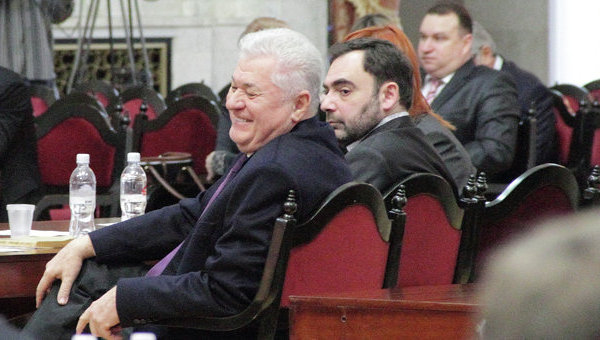 Фракция Партии коммунистов участвует в голосовании по отставке спикера. 