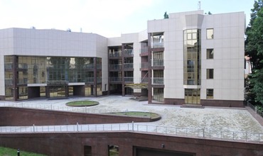 Potrivit agenţilor imobiliari valoarea clădirii ar putea ajunge şi până la două milioane de euro.