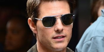 Tom Cruise a anunțat, prin intermediul unui purtător de cuvânt, că este surprins și întristat de decizia lui Katie Holmes de a divorța.