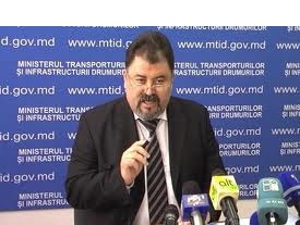 Анатолие Шалару пояснил, что благодаря новым машинам, можно будет двукратно сократить сроки выполнения работ. Фото: gov.md